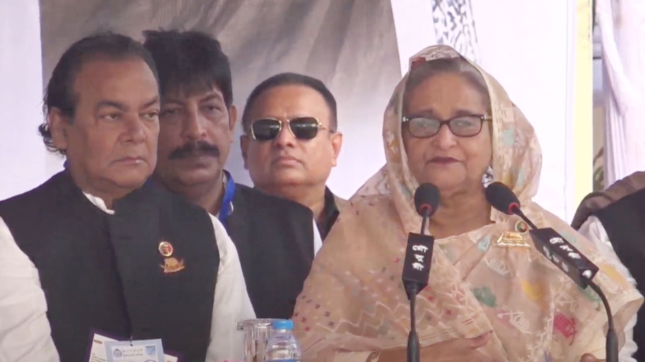 জাতির পিতার কন্যা, কারও কাছে মাথা নত করি না : শেখ হাসিনা